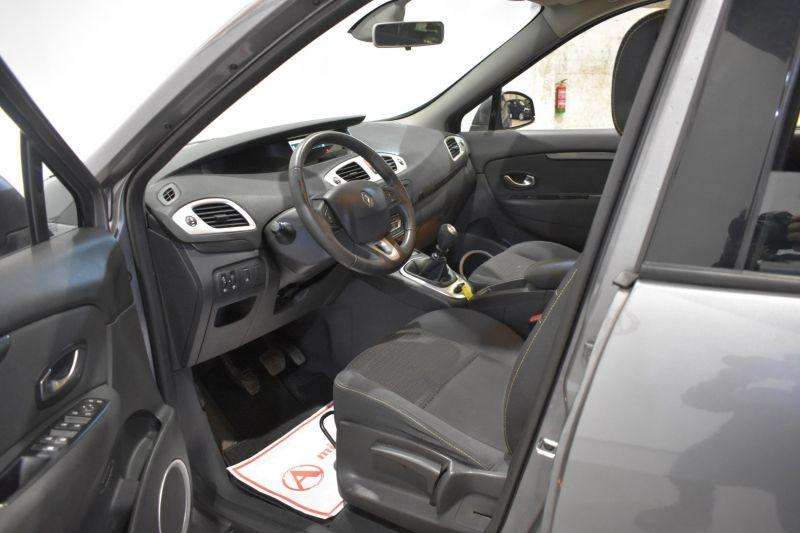 RENAULT GRAND SCENIC en Minoautos
