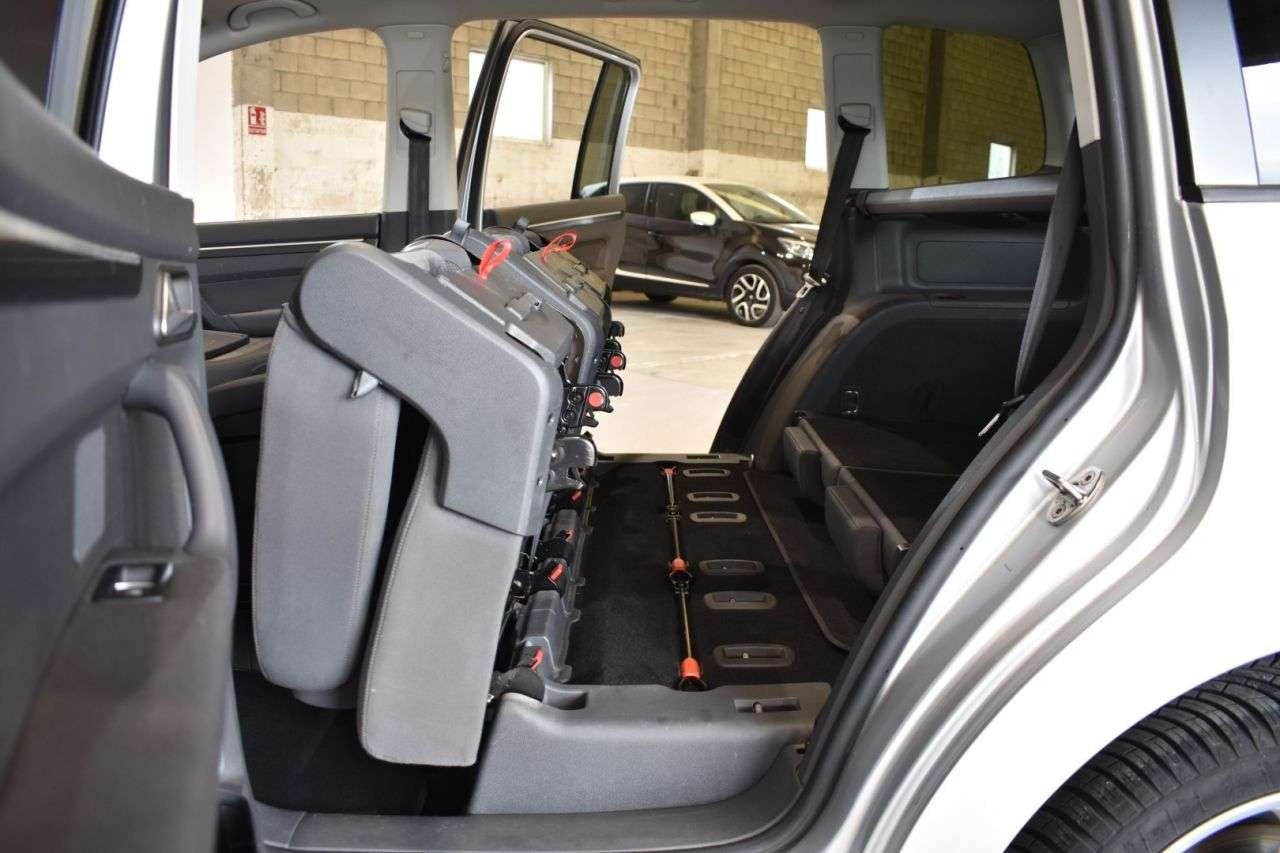 VW TOURAN en Minoautos