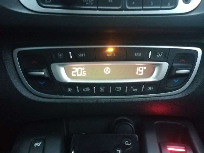 RENAULT GRAND SCENIC en Minoautos