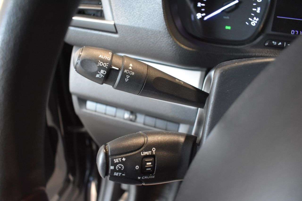 PEUGEOT TRAVELLER en Minoautos