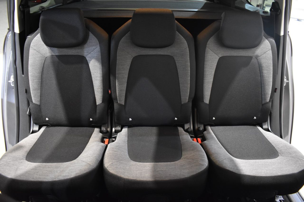 C4 spacetourer isofix outlet