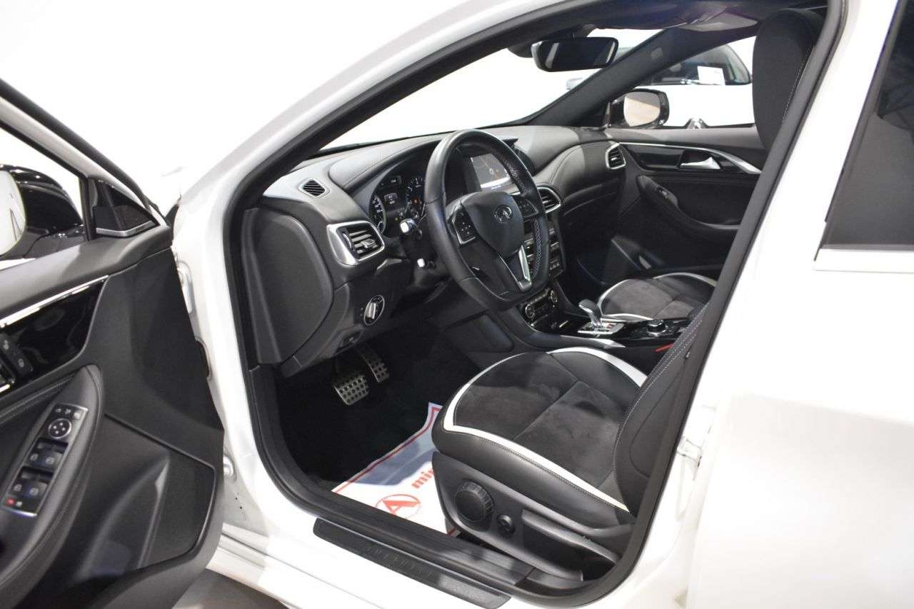 INFINITI Q30 en Minoautos