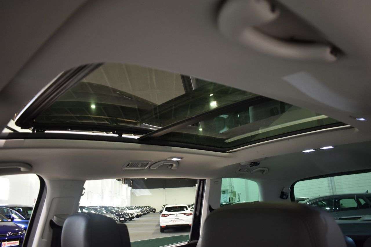 VW SHARAN en Minoautos