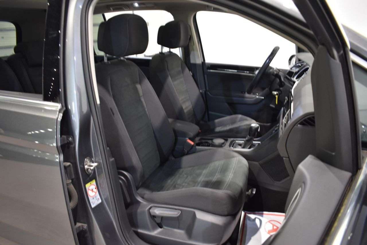 VW TOURAN en Minoautos