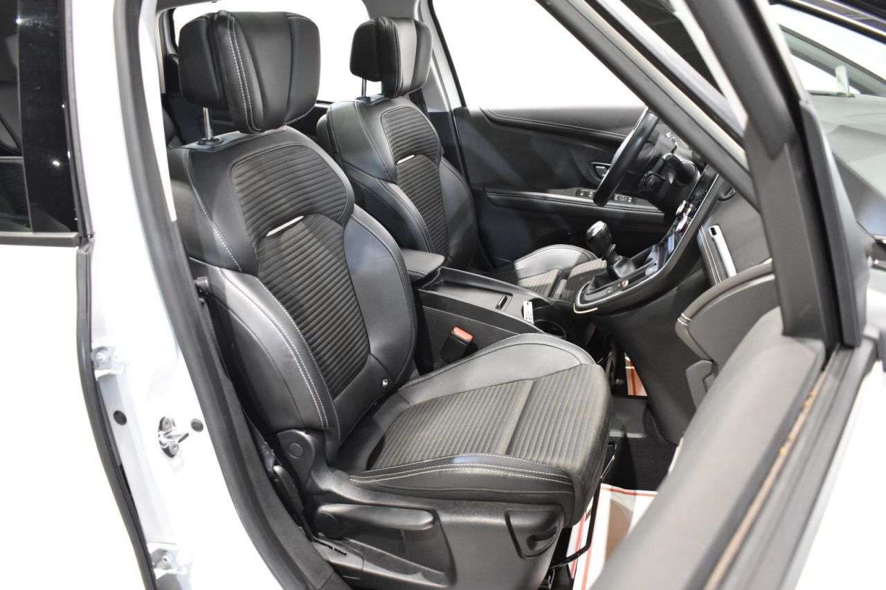 RENAULT GRAND SCENIC en Minoautos