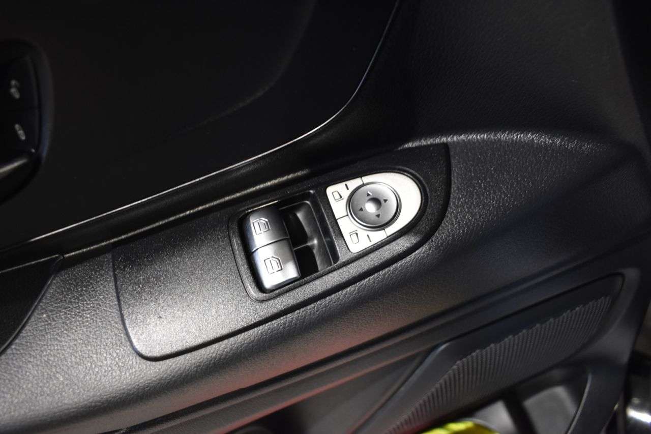 MERCEDES-BENZ VITO TOURER en Minoautos