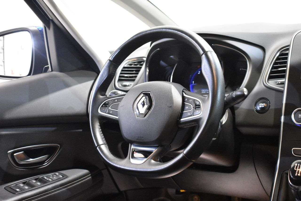 RENAULT GRAND SCENIC en Minoautos