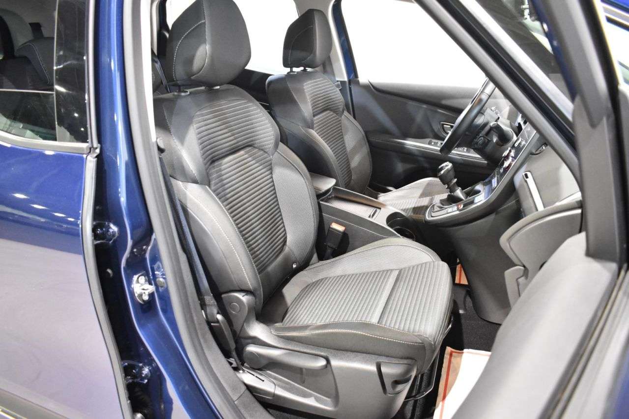 RENAULT GRAND SCENIC en Minoautos