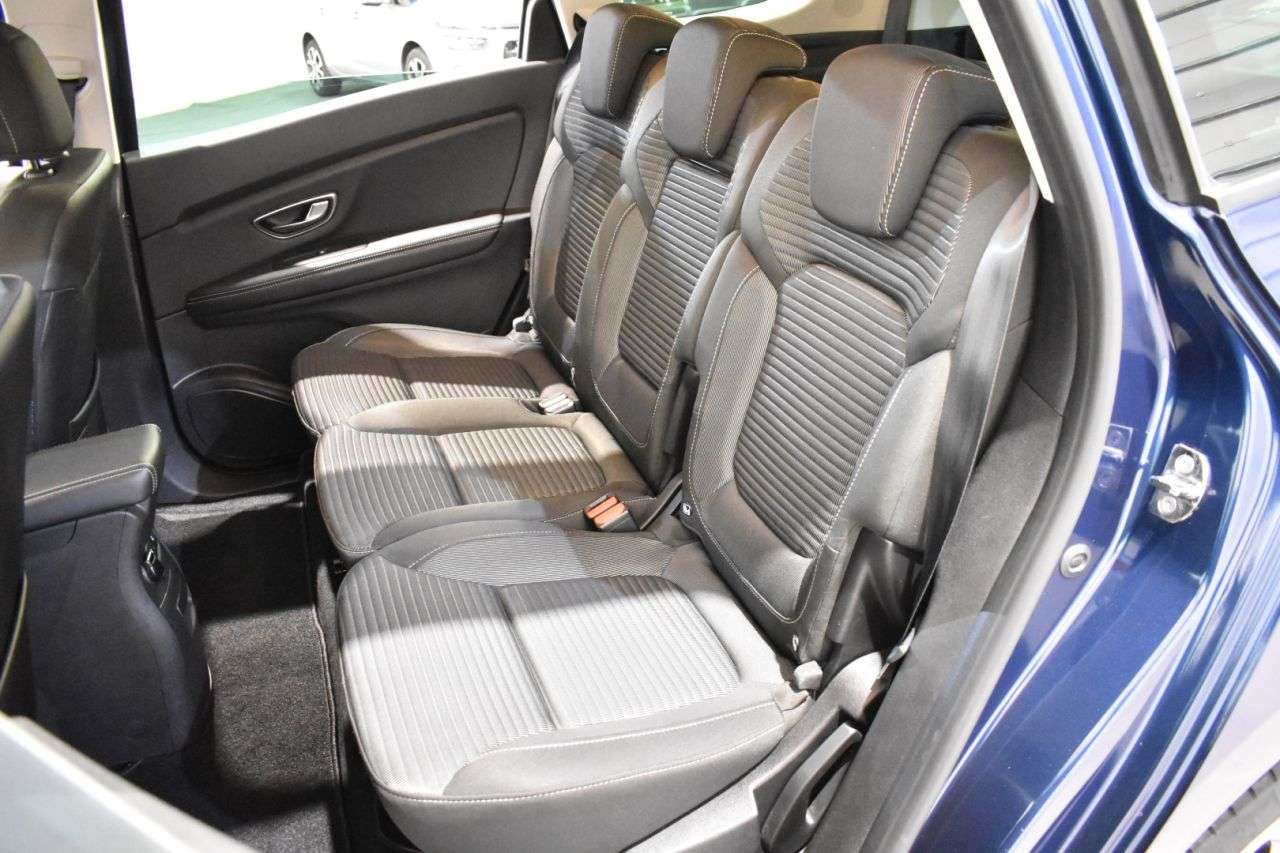 RENAULT GRAND SCENIC en Minoautos