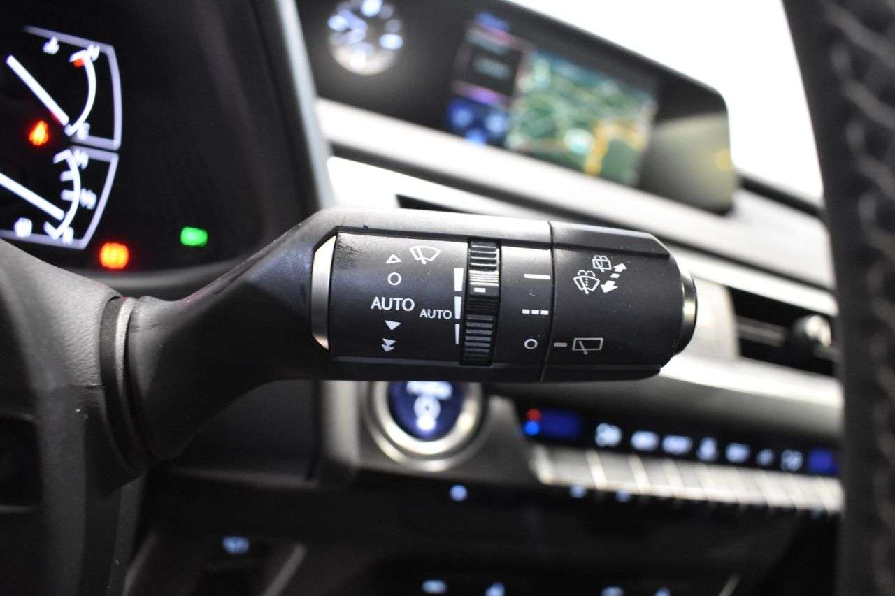 LEXUS UX en Minoautos