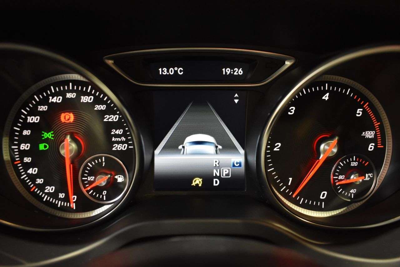 MERCEDES-BENZ CLASE CLA en Minoautos