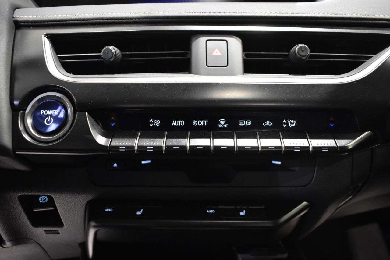 LEXUS UX en Minoautos