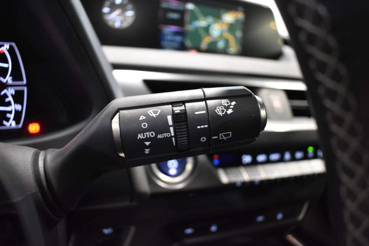 LEXUS UX en Minoautos