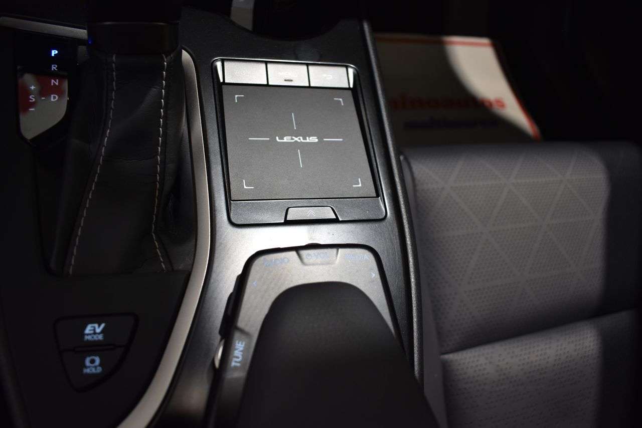 LEXUS UX en Minoautos