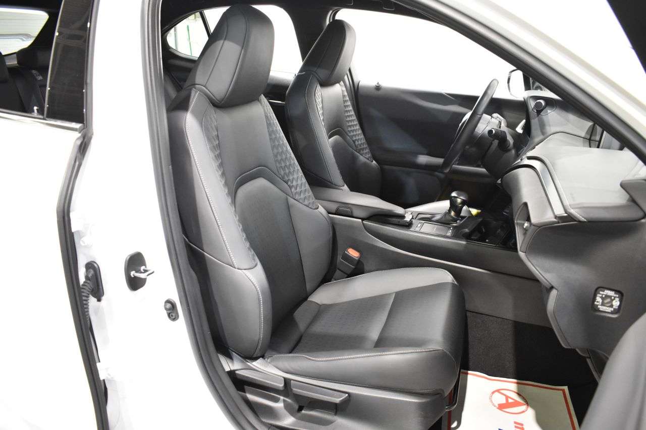 LEXUS UX en Minoautos