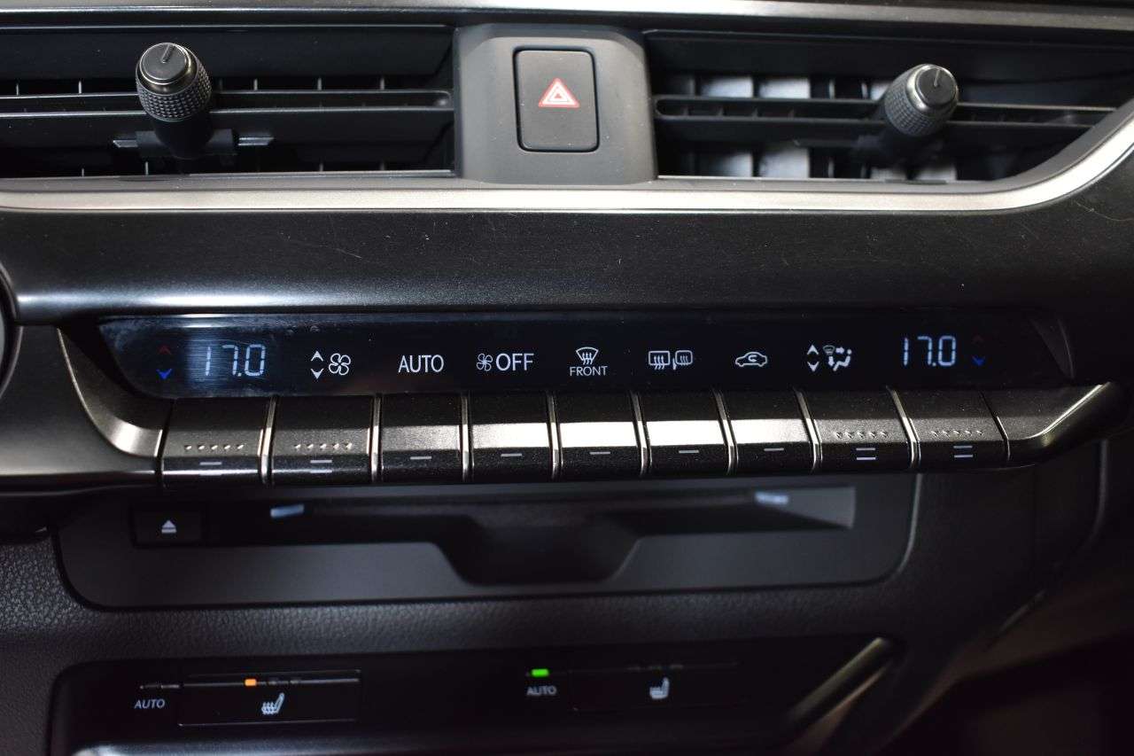 LEXUS UX en Minoautos