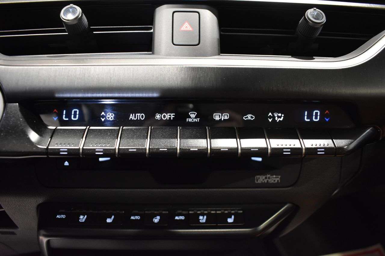 LEXUS UX en Minoautos