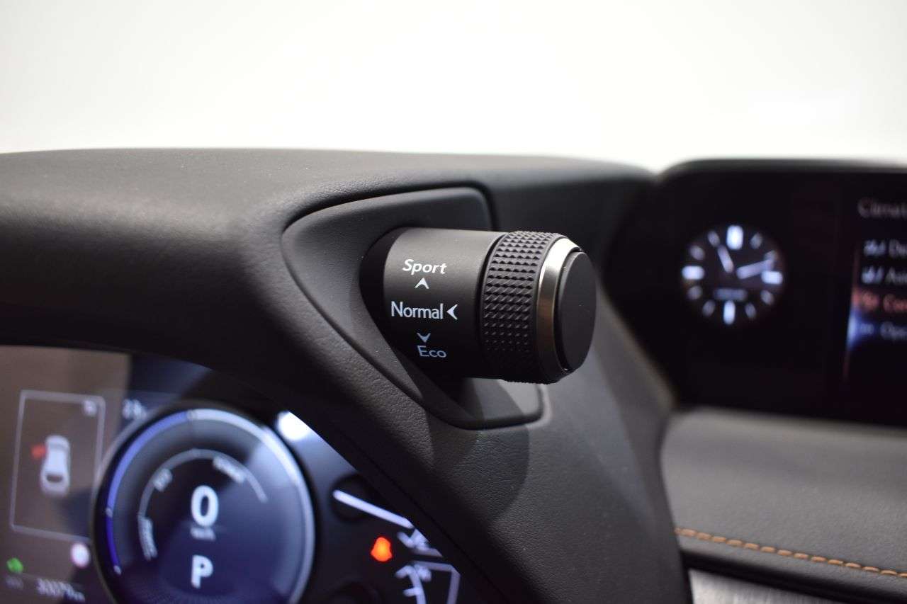 LEXUS UX en Minoautos