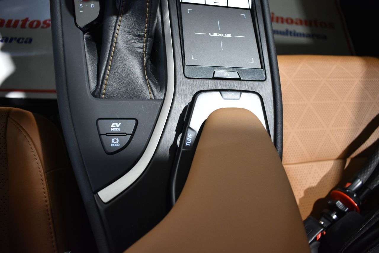 LEXUS UX en Minoautos