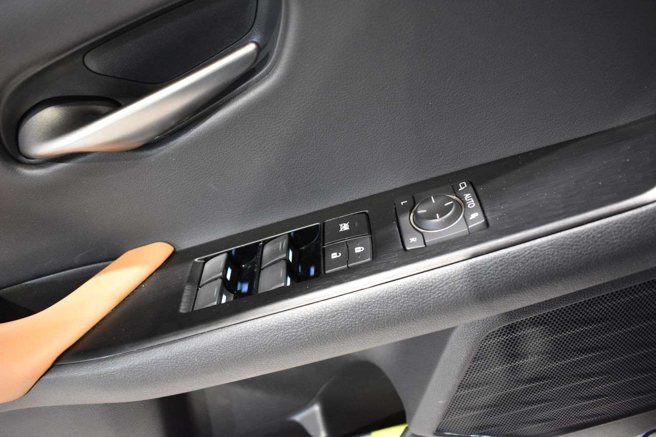 LEXUS UX en Minoautos