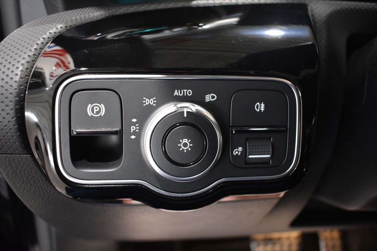 MERCEDES-BENZ CLASE CLA