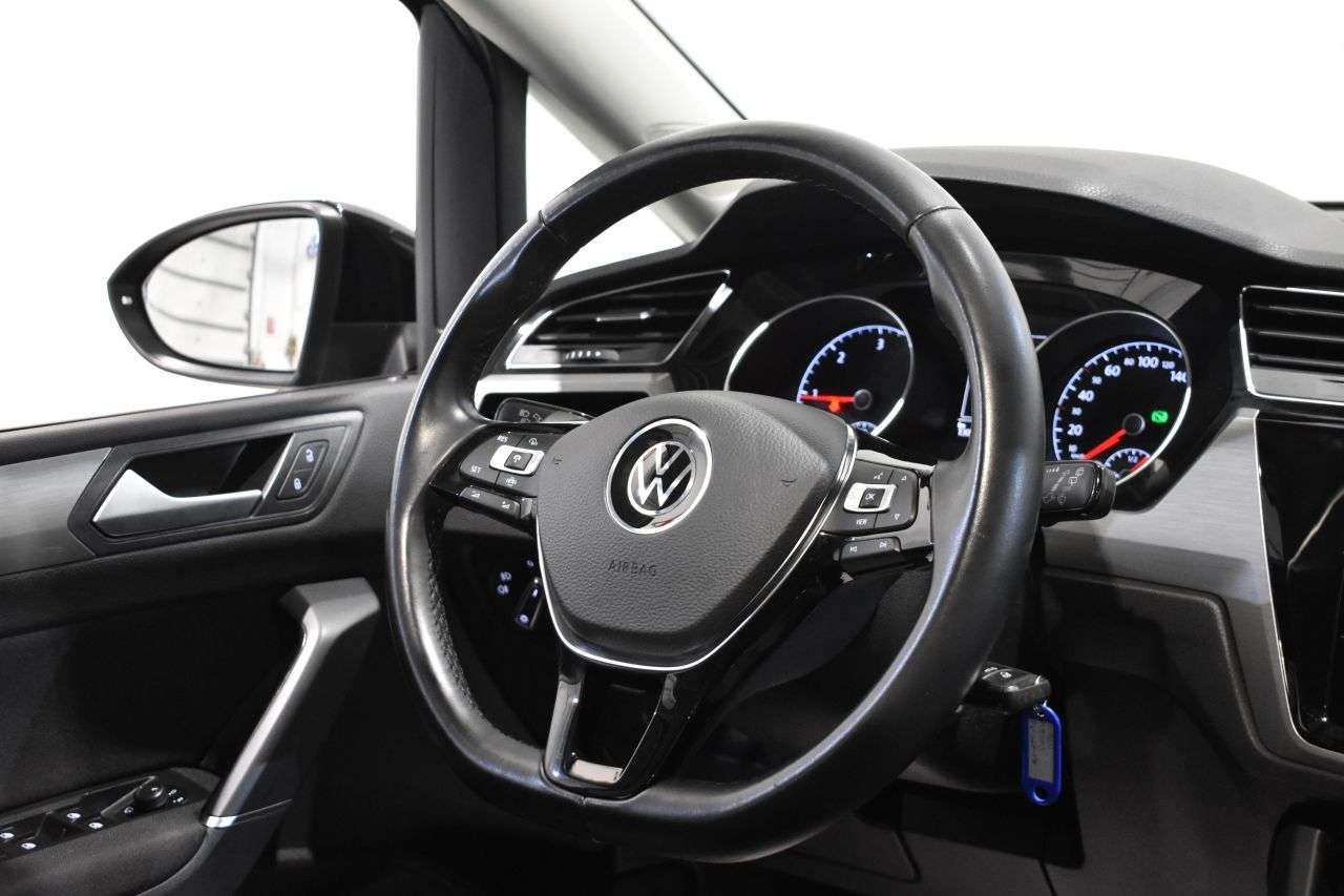 VW TOURAN en Minoautos